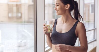 7 Benefits of Drinking Lemon Water