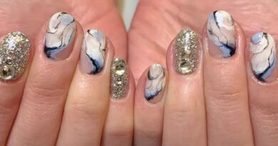 Short New Year's Eve Nail Ideas That Are a Party for Your Fingertips
